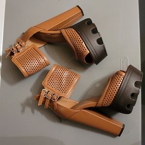 Wild diva platform heels